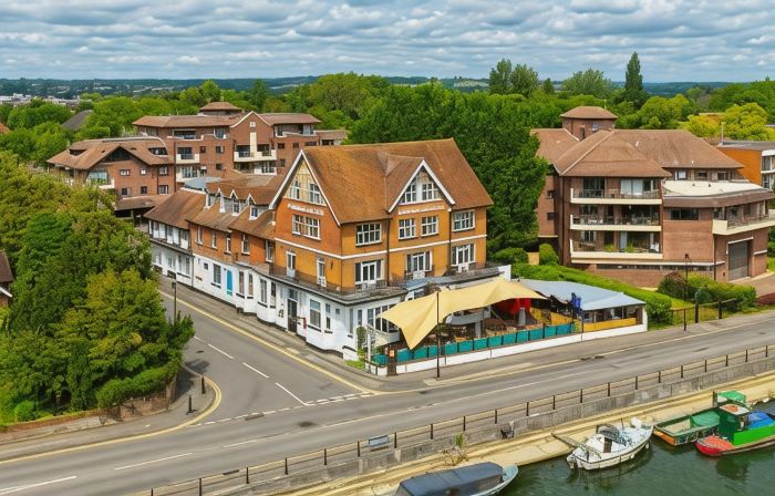 Uno Thames Hotel Maidenhead -Reopened Brand New Again -FREE PARKING