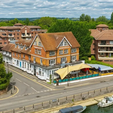 Uno Thames Hotel Maidenhead -Reopened Brand New Again -FREE PARKING