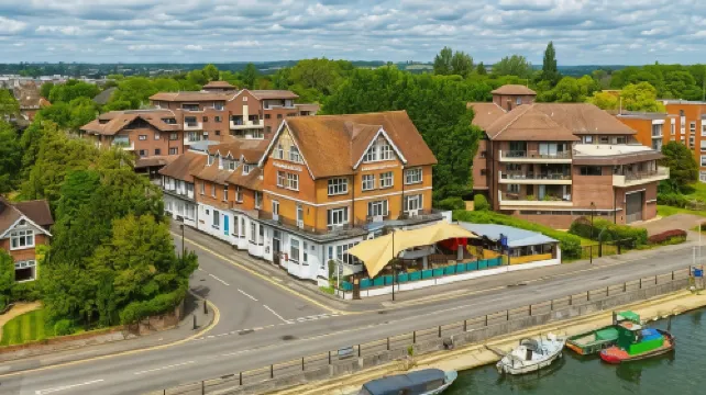 Uno Thames Hotel Maidenhead -Reopened Brand New Again -FREE PARKING