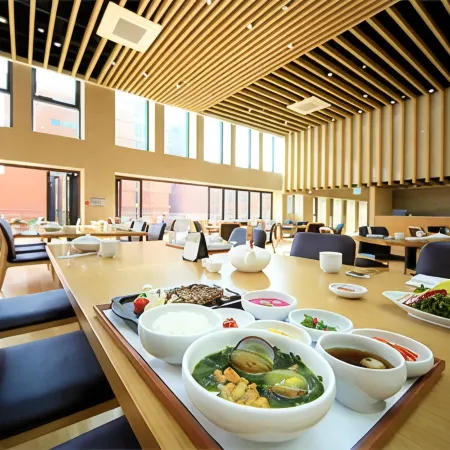 Jeju Booyoung Hotel Отели рядом с достопримечательностью «Тематический парк Chocolate Land»