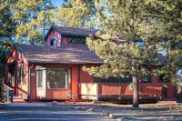 Modern Family Cabin Near Rmnp and Town! 2 Decks & Firepits, Dogs ok - Big Yard! - Gym