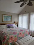 Cozy Retreat. 1 Bedroom House,  Welcome!May 1st -Nov 1st  Internet & Wifi