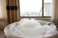 Golden Lux Hotel Antalya - Hot Tub