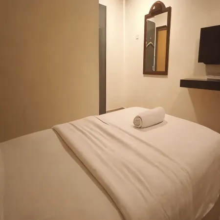 T Hotel Anggerik Отели рядом с достопримечательностью «Храм Никродхарам»