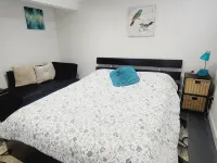 Cozy 2Br Bottom Unit Steps from Light Rail Train,  15Min from Downtown/Airport Hotels in Rainier Valley