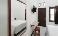 Surya Living RedPartner near Suncity Mall Madiun - 2-نجوم