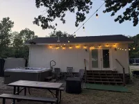 Cozy country cabin with hot tub in Sand Springs on 7 acres w a pond