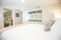 Cozy Retreat | Walk to Unc | Free Cruiser Bikes
