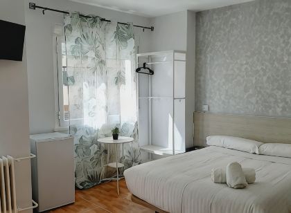 Hostal Lucia by Gaiarooms