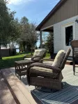 Cozy cottage with pond and lake views in charming Garden