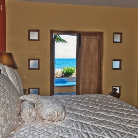 Escape To An Ocean Front Five Star Paradise : A 10 minute walk into Loreto