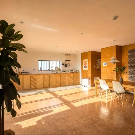 OFF THE WALL LODGE