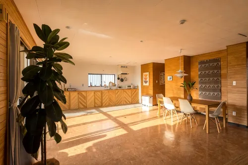 OFF THE WALL LODGE