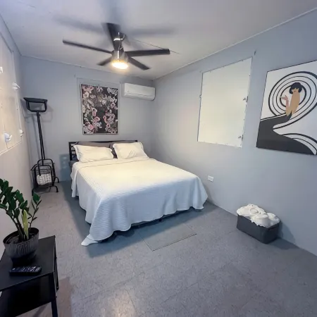 Cozy 2-bedroom apartment in the heart of Bayamón with WiFi & AC
