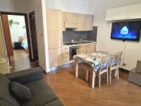 Apartment 5 min from Airport, Self Check-in h24, Private Garden, Wi-Fi, A/C, TV - Condos