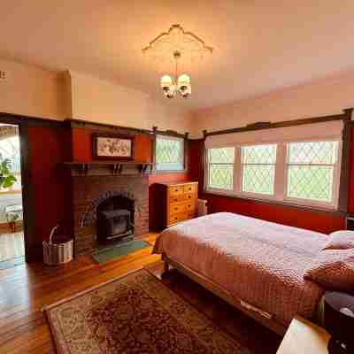 Arty Californian Bungalow Home in the Heart of Hobart Rooms