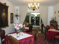 Haus Mooren, Hotel Garni Hotels near Benrath