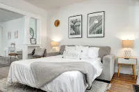 Historic Pet-Friendly Home in Downtown(One side of duplex) - Bungalow