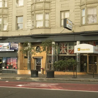 ออเรนจ์ วิลเลจ โฮสเทล โรงแรมใกล้Golden Gate Theatre