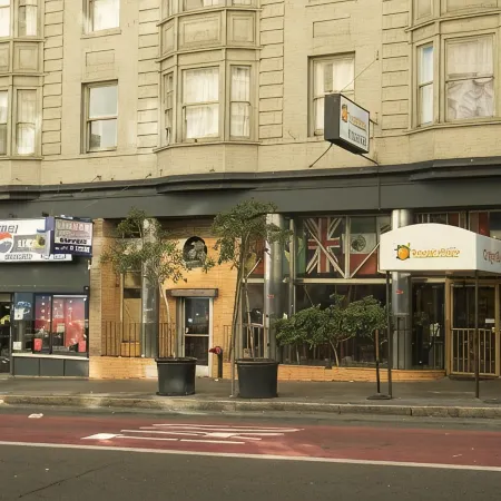 Orange Village Hostel Отели рядом с достопримечательностью «Станция метро Glen Park»