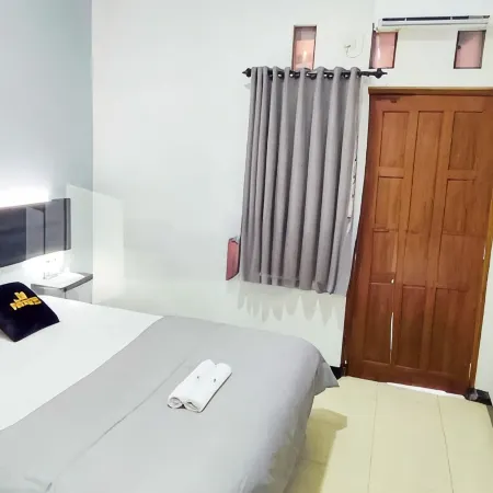 The Paragon Hotel Cilacap Redpartner Ξενοδοχεία στην πόλη Κιλακάπ