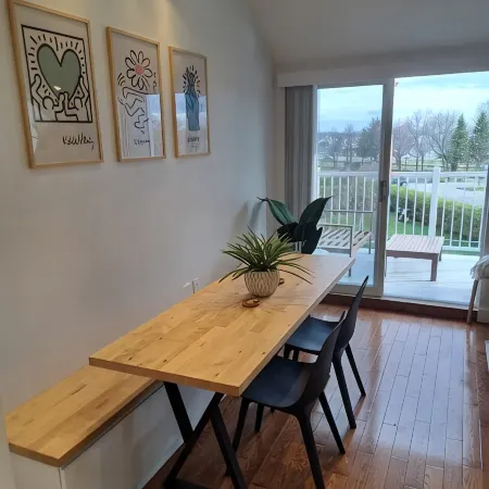 Central & Cozy Lakeview condo within walking distance of Lake Memphremagog.