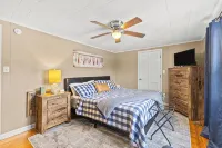 Riverfront- Upper Unit | Dock | Firepit | Hot Tub | Wi-Fi - Balkon