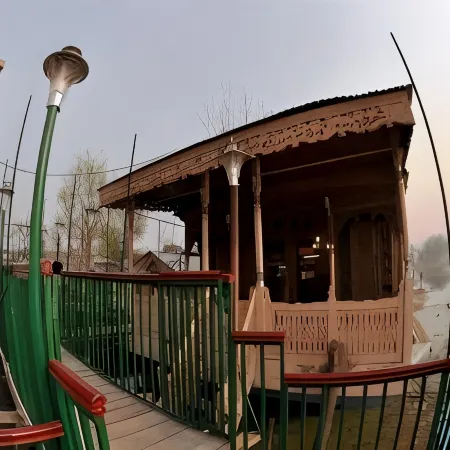Peace of Mind Group of Houseboat