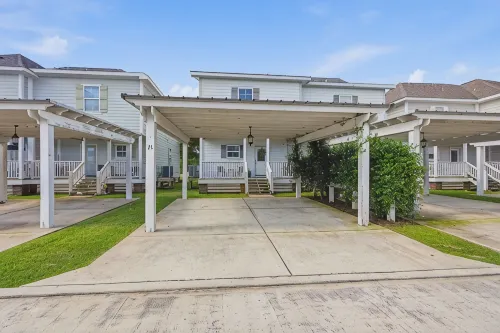 Home 4 U at Olive Bayou! Downtown Lake Charles - Jacuzzi