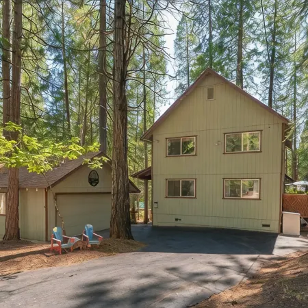 Blue Lake Springs Cabin Near Lake: Hot Tub, Fire Pit, Outdoor Shower, Pets, BBQ