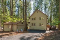 Blue Lake Springs Cabin Near Lake: Hot Tub, Fire Pit, Outdoor Shower, Pets, BBQ