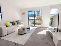 Modern & New • 3 Beds • 6 Guests Hotels in Upper Hutt City