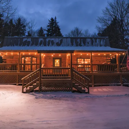 Log Cabin+ 5 Min to Ski Okemo! + Hot Tub!