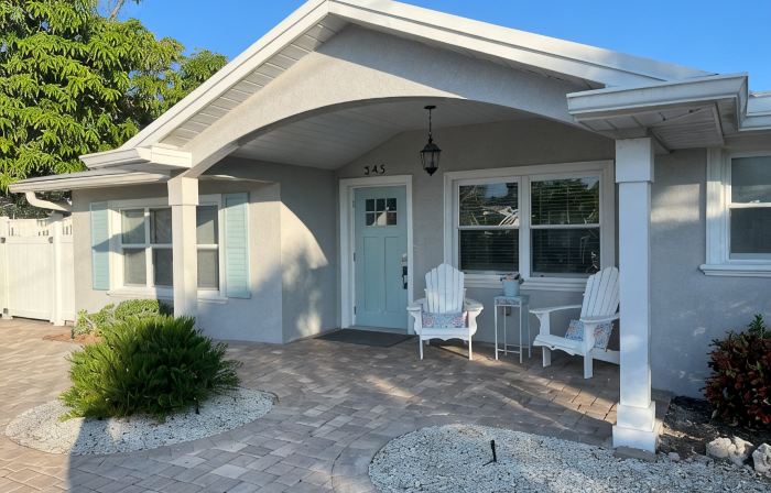 Stroll to the Sea, Steps to the Village!Boat Docking, Kayaks, Heated Pool & Spa