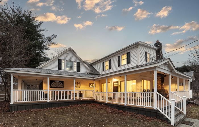 Spring Creek Farmhouse Luxury Family Retreat on 25 acre with direct river access
