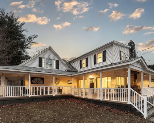 Spring Creek Farmhouse Luxury Family Retreat on 25 acre with direct river access Hotels in Cairo