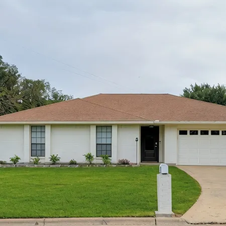 Beautiful 3/2 Home, quiet location, close proximity to Texas A&M University