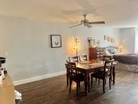 Downtown studio apartment with ROOFTOP DECK - 2-Star