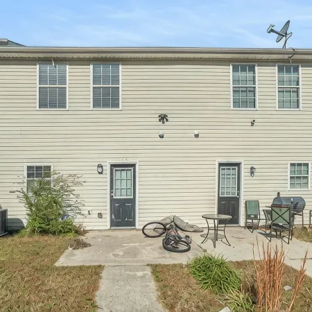 4-bedroom townhome in marvelous Conyers with WiFi, AC