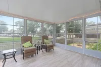 4-bedroom house in brilliant Clear Lake with AC, WiFi. Enjoy your stay