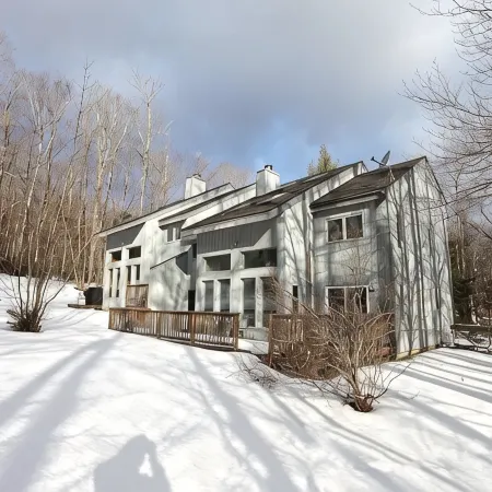 Lodge on the Loop, a pet-friendly retreat with private hot tub & sauna