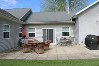 Charming 3-bedroom house: Winona Lake Front - 3つ星