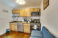 Cozy apartment in charming Moab Downtown with kitchen and great fruit backyard,