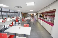 Akena City Reims Bezannes - breakfast