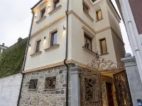 Moonlight Serenade Hotels in Korça