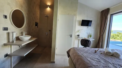 Stylish villa , heated pool, 2 km from the sea