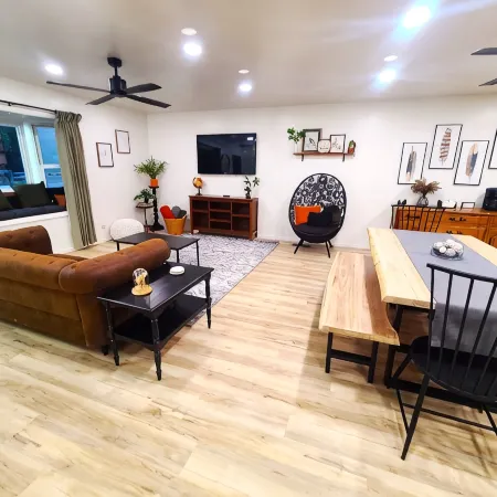 Beautiful, Cozy, and Spacious home- 3 mins from downtown