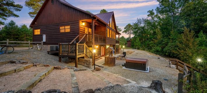 Waterfront On The Mt. Fork River, Fox Island Is Totally Secluded and Private! Hotels in Broken Bow