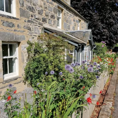 Rathmhor - lovingly restored traditional stone house in Cairngorms National Park Отели в г. Кингасси