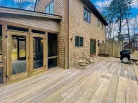 3-Br Oak Bluffs Retreat Near Towns & Beaches Hotels in Oak Bluffs